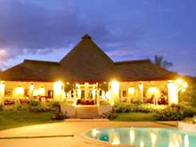 Филиппины. Бохоль. о.Панглао. Alona Palm Beach Resort Hotel. Вид вечером