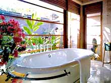 Номера отеля Four Seasons Resort Bali at Jimbaran Bay. Ванная