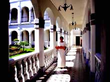  . . .  Mandarin Oriental Majapahit