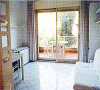 . -.  Residence Imperial. 