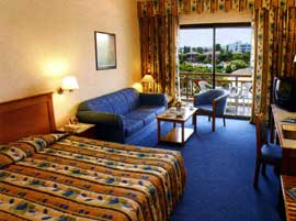  -  -  ,     Aeneas  Hotel, ,  